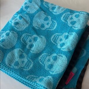 Blue betsey Johnson Skull Pattern beach towel